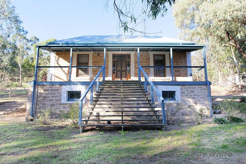 33 Warenda Road, Clare SA 5453, Clare - Thumbnail 2