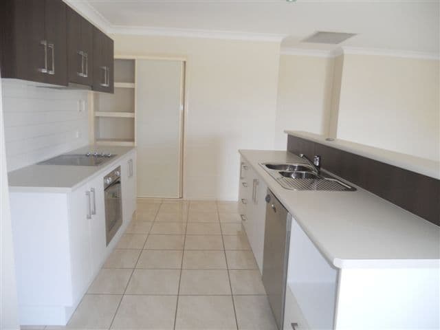 3 Hayes Street, Wakerley QLD 4154, Wakerley - Thumbnail 2