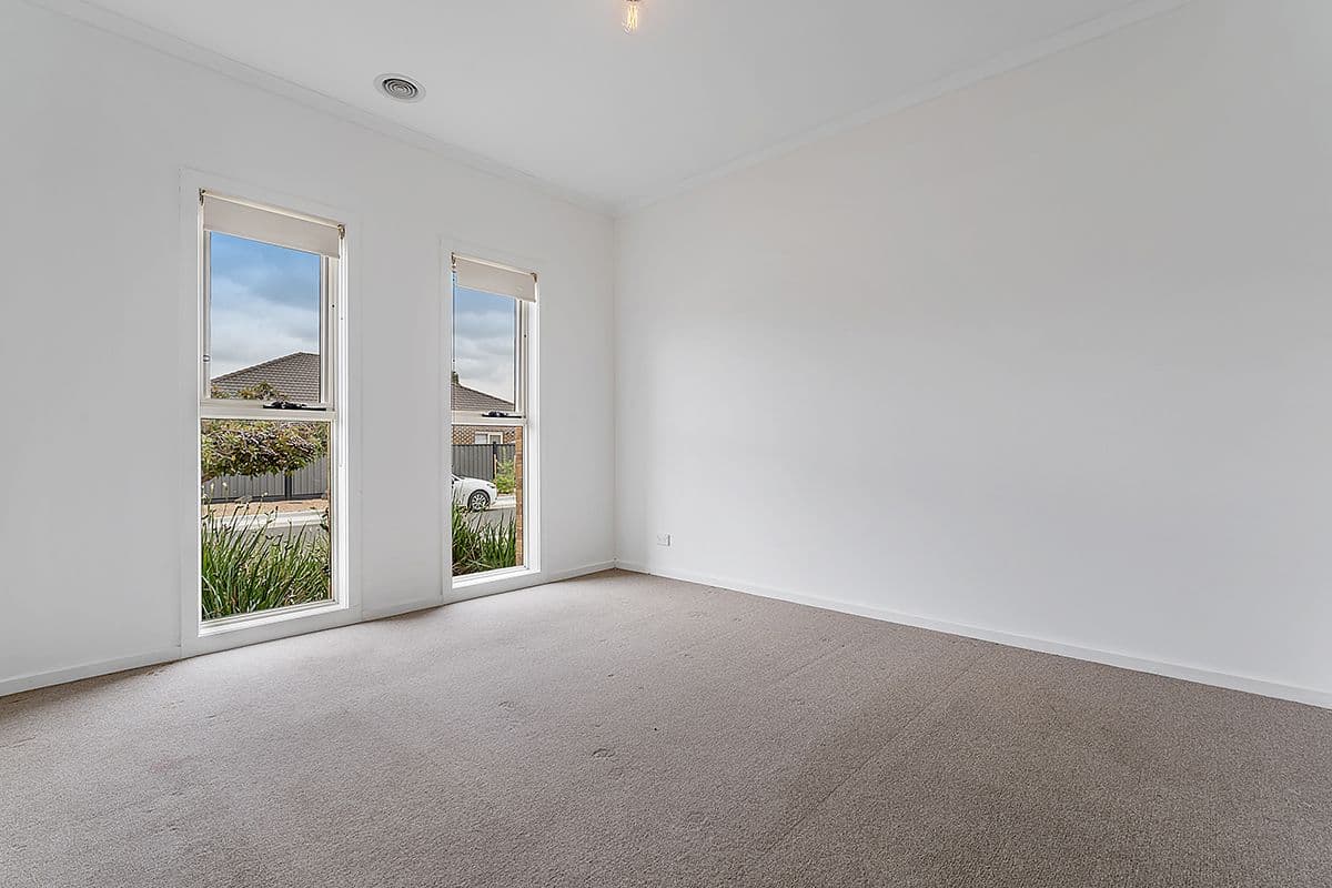 61 Kinglake Crescent, Craigieburn VIC 3064, Craigieburn - Thumbnail 2