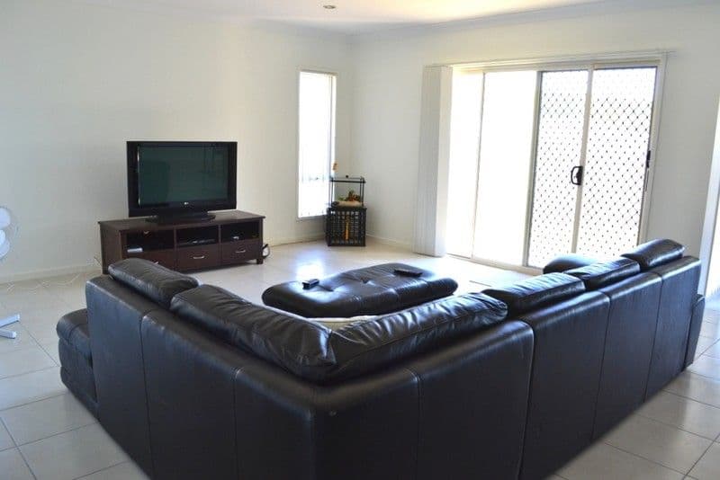 4 Orara Street, PACIFIC PINES QLD 4211, Pacific Pines - Thumbnail 4