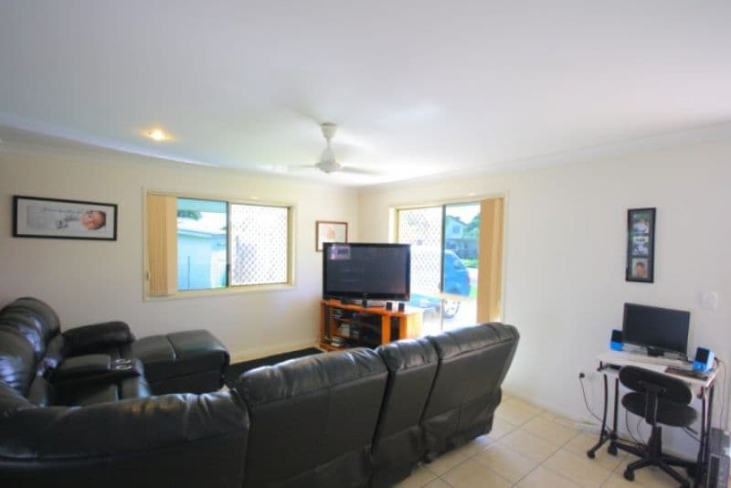 19  Dawson Street, SARINA QLD 4737, Sarina - Thumbnail 2