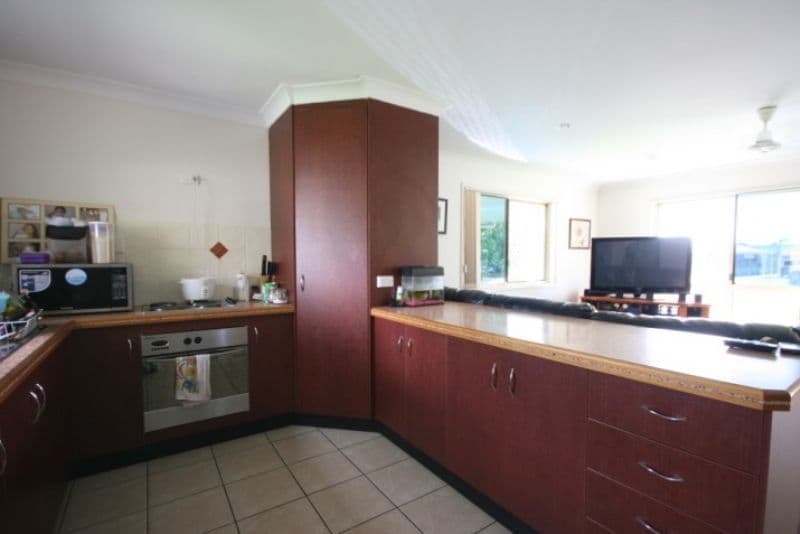 19  Dawson Street, SARINA QLD 4737, Sarina - Thumbnail 4