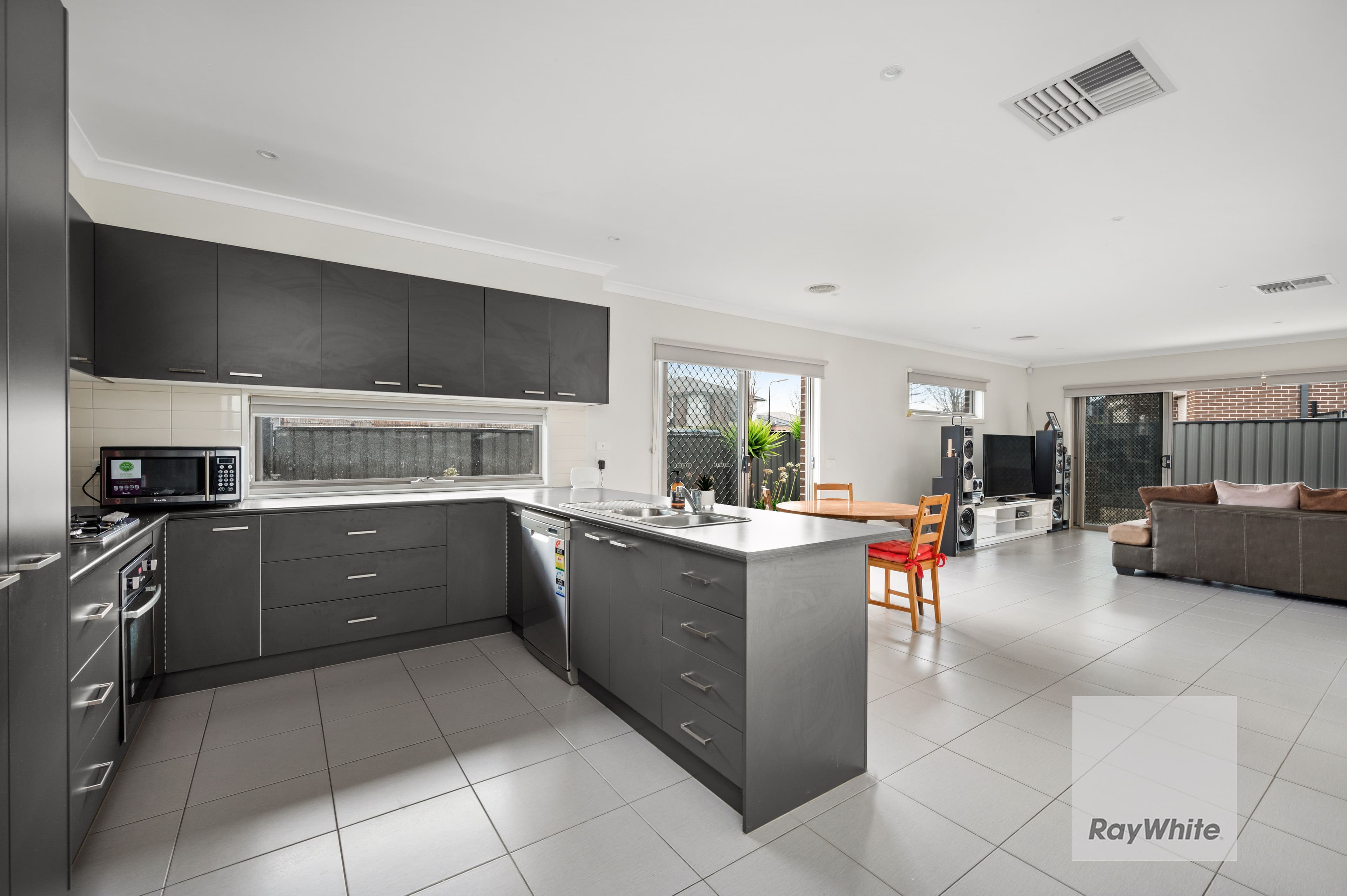 52 Wattletree Street, Craigieburn VIC 3064, Craigieburn - Thumbnail 7