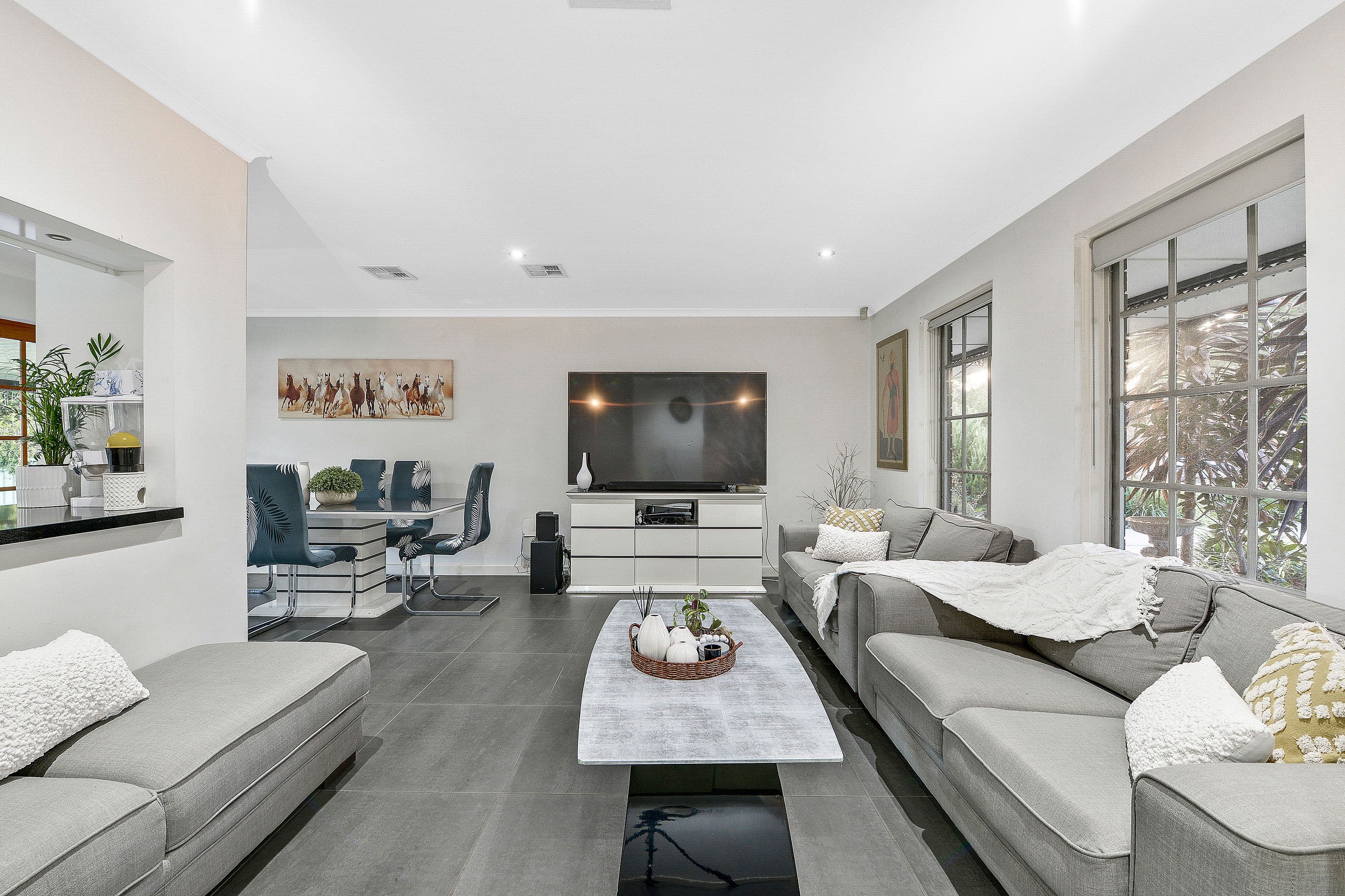25 Stonehenge Boulevard, Para Vista SA 5093, Para Vista - Thumbnail 3