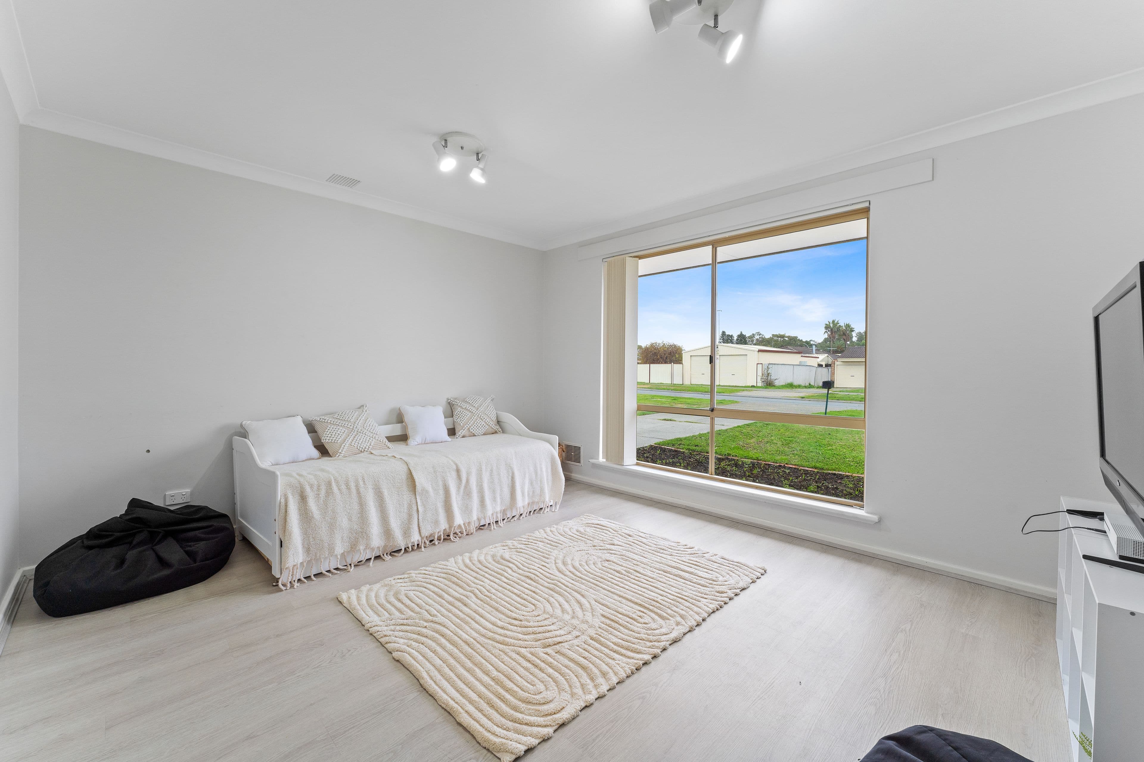 15 Woodbridge Drive, Cooloongup WA 6168, Cooloongup - Thumbnail 2