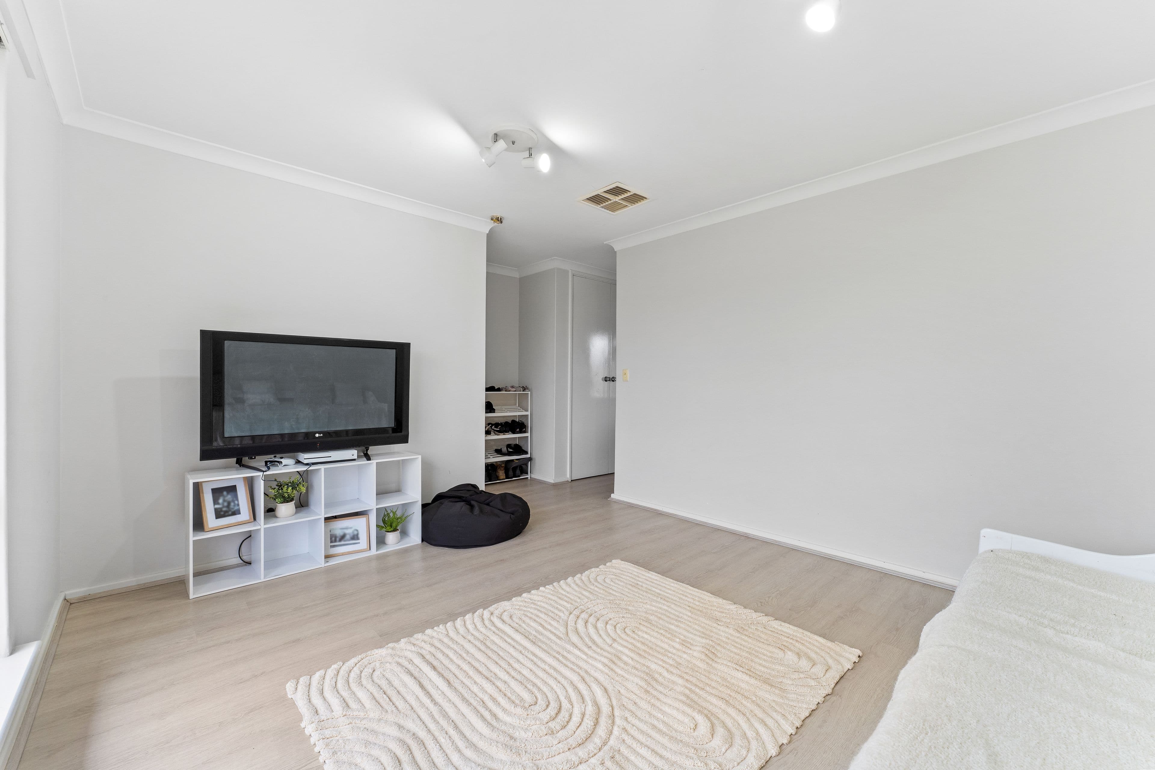 15 Woodbridge Drive, Cooloongup WA 6168, Cooloongup - Thumbnail 3