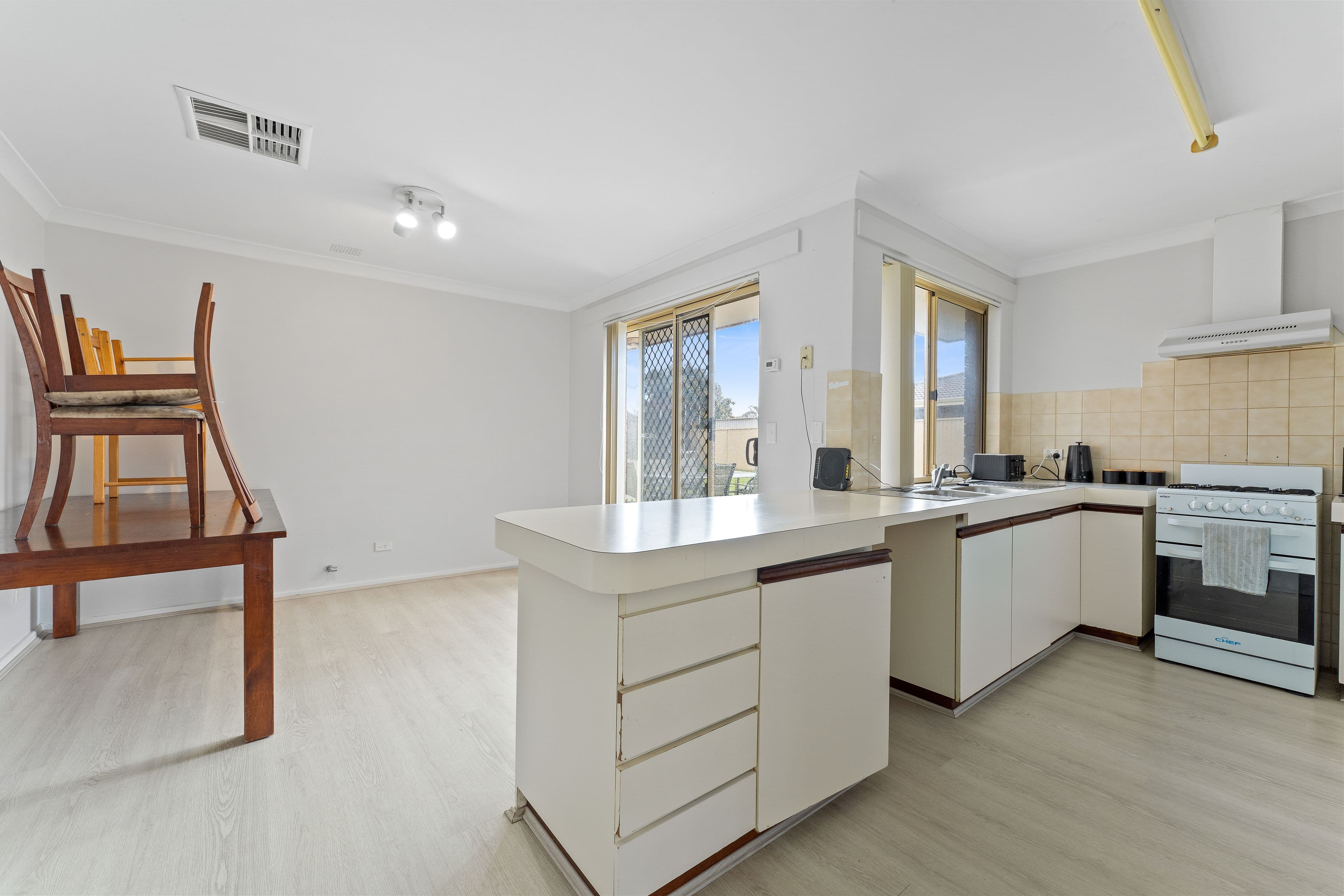 15 Woodbridge Drive, Cooloongup WA 6168, Cooloongup - Thumbnail 4