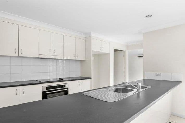 6 Angourie Crescent, Pacific Pines QLD 4211, Pacific Pines - Thumbnail 4