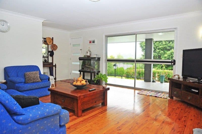 29 Debra Street, CENTENARY HEIGHTS QLD 4350, Centenary Heights - Thumbnail 2