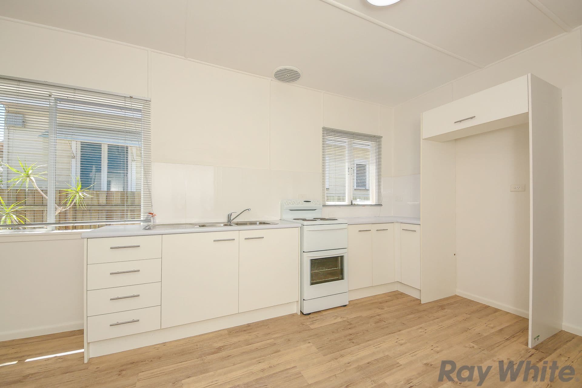 38 Tilley Street, Redcliffe QLD 4020, Redcliffe - Thumbnail 2