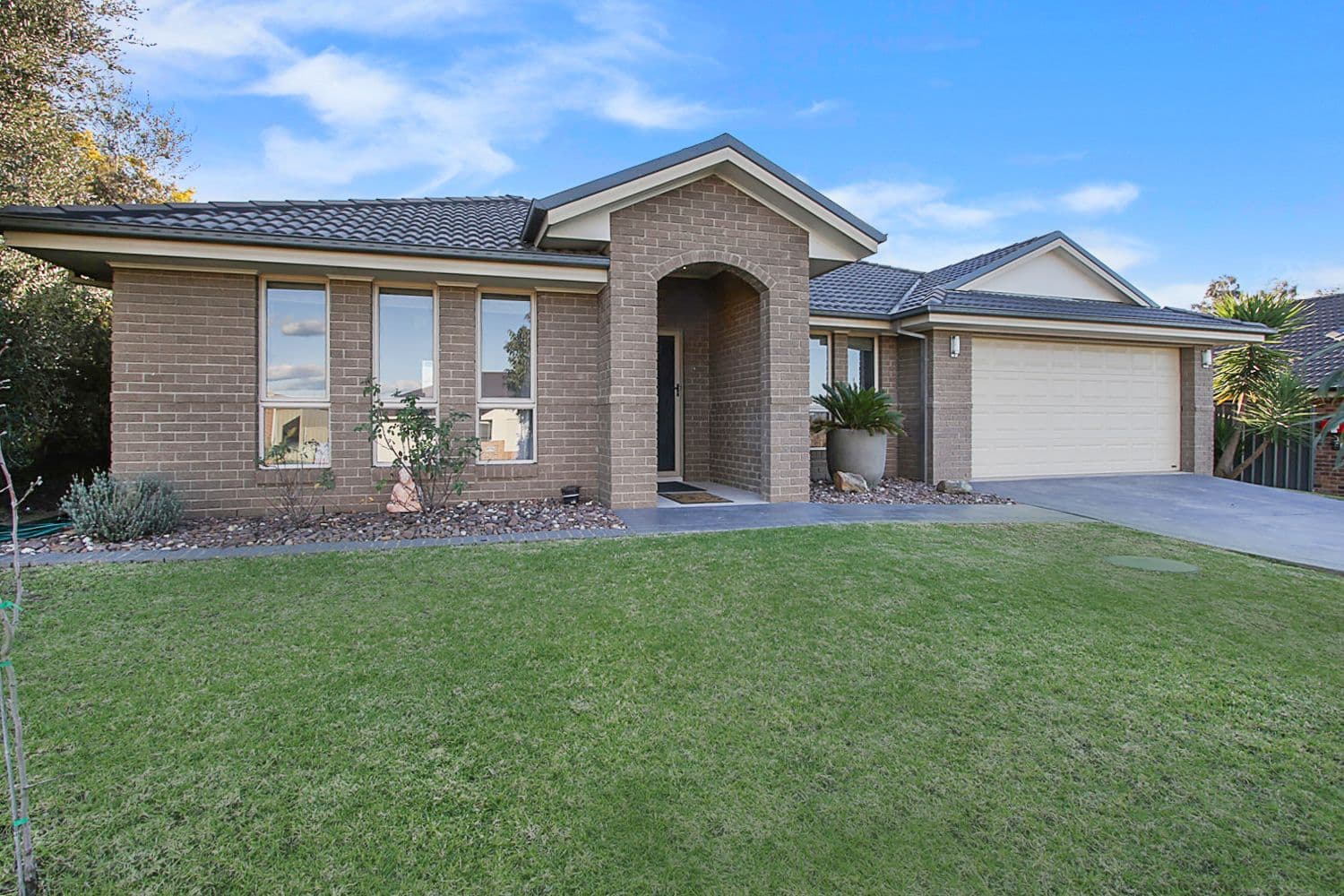 12 Honeyeater Circuit, Thurgoona - Image 1