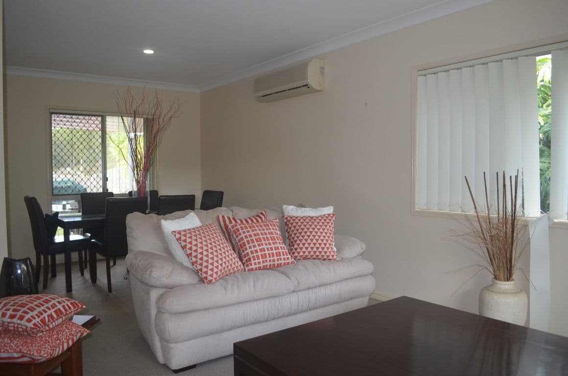 8 Donington Drive, Oxenford QLD 4210, Oxenford - Thumbnail 2