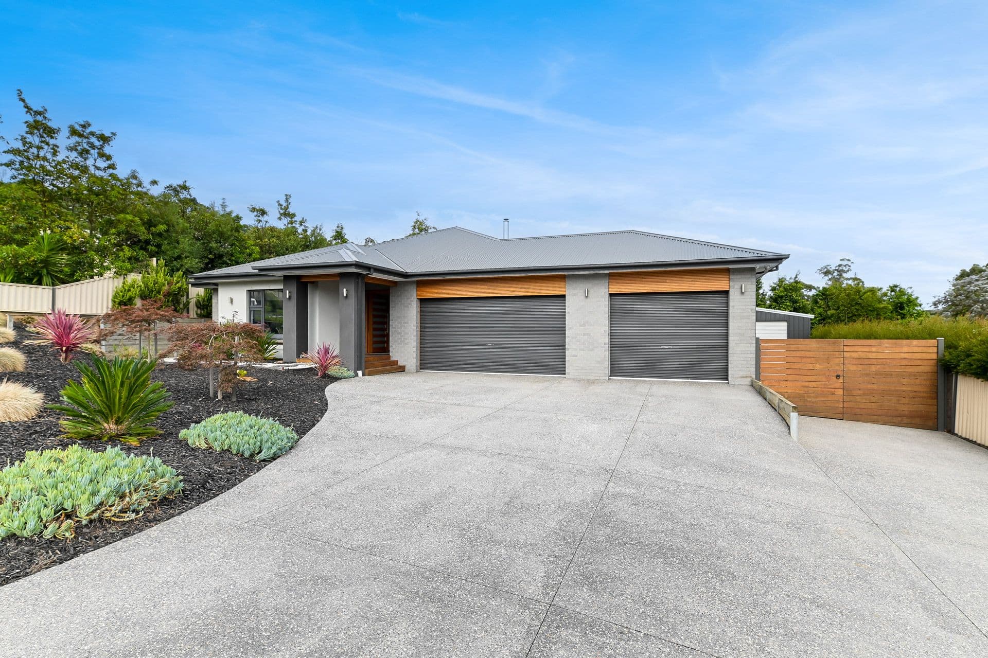13 Crystal Court, Drouin VIC 3818, Drouin - Thumbnail 2