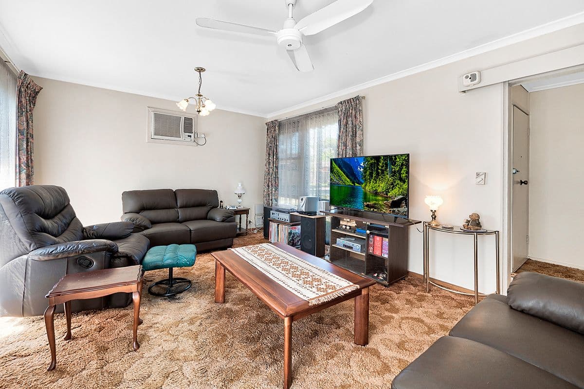 37 Valepark Crescent, Cranbourne VIC 3977, Cranbourne - Thumbnail 2