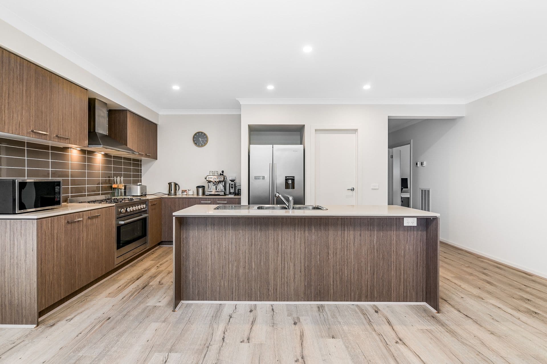 20 Blacksmith Way, Clyde North VIC 3978, Clyde North - Thumbnail 3