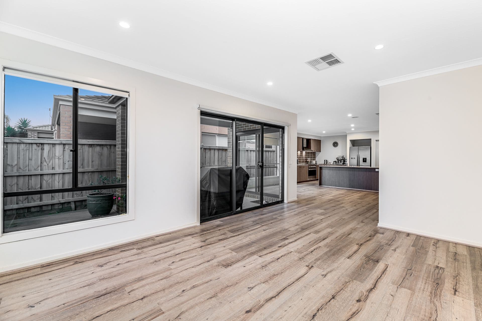 20 Blacksmith Way, Clyde North VIC 3978, Clyde North - Thumbnail 6