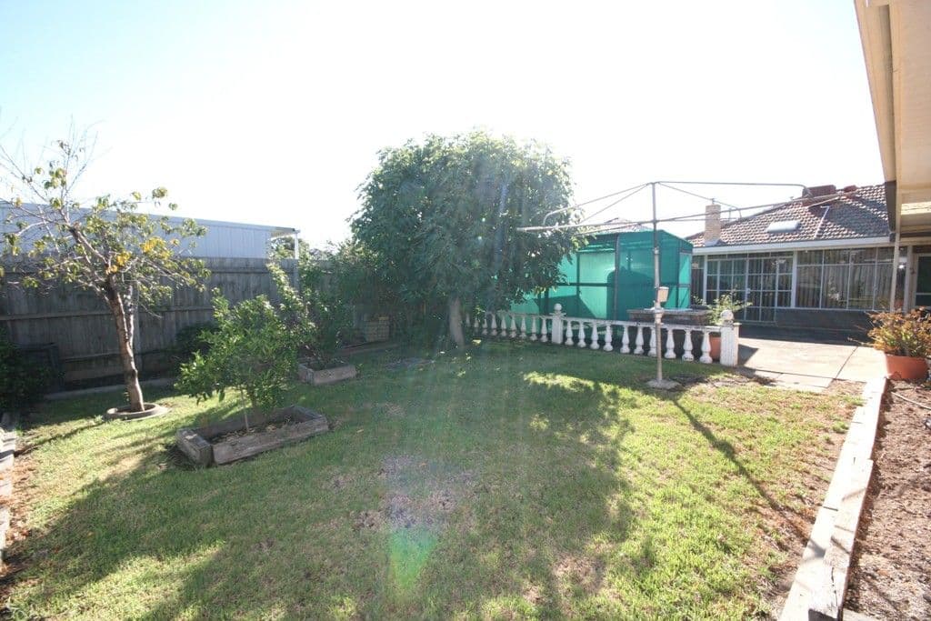 25 Millawa Avenue, ST ALBANS VIC 3021, St Albans - Thumbnail 5