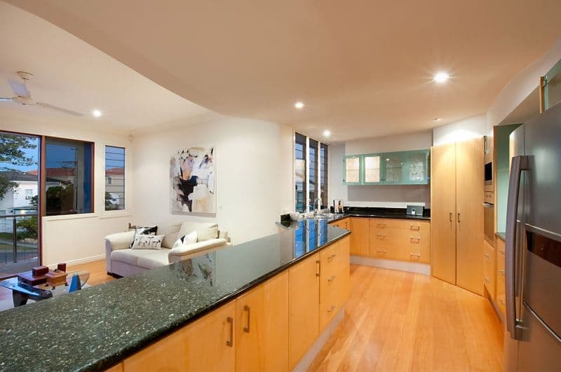 98 Hedges Avenue, MERMAID BEACH QLD 4218, Mermaid Beach - Thumbnail 3