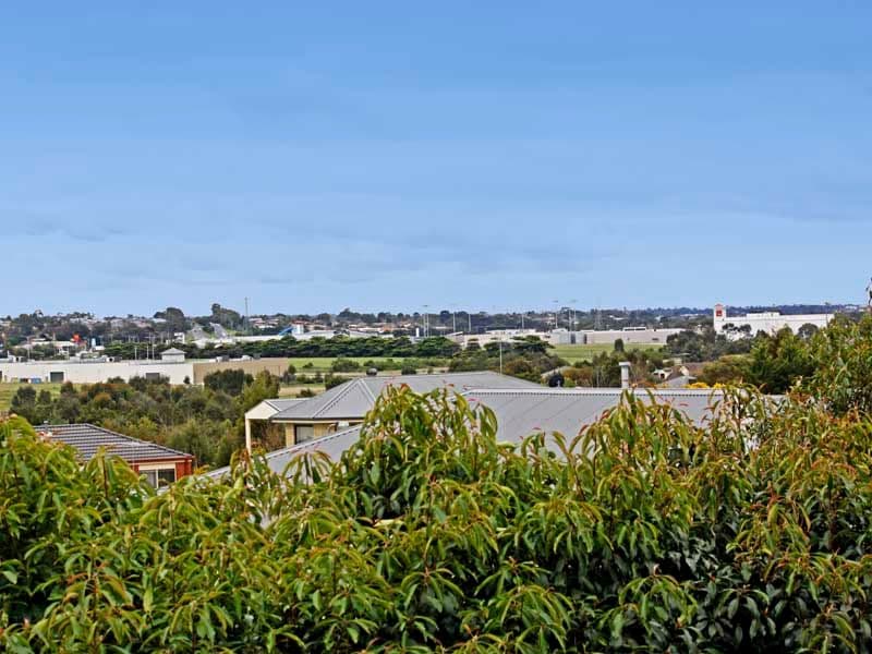25 Monterey Drive, WAURN PONDS VIC 3216, Waurn Ponds - Thumbnail 3