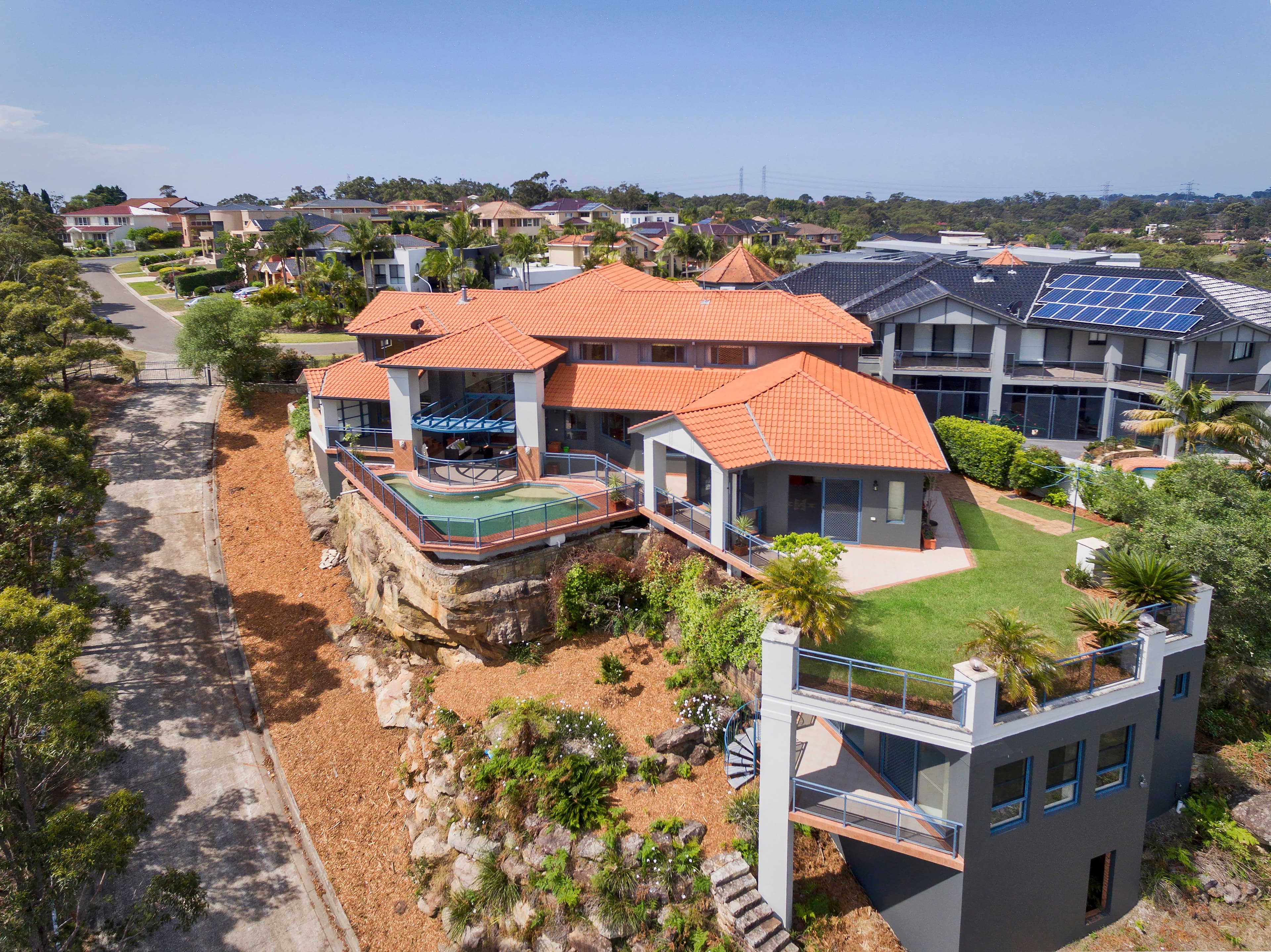 9 Lomandra Place, Alfords Point - Image 1