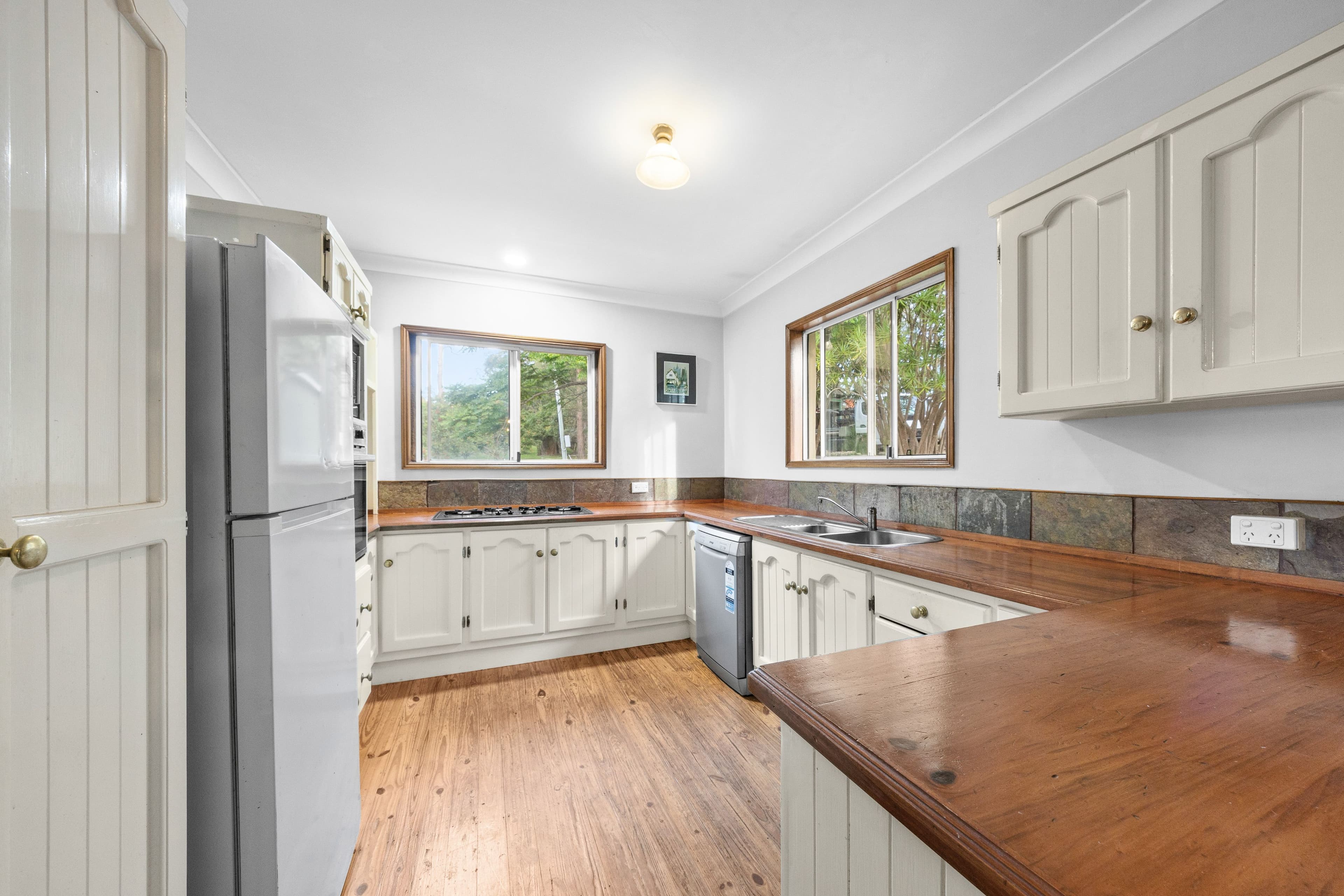 8 Seaview Court, Ocean View QLD 4521, Ocean View - Thumbnail 3