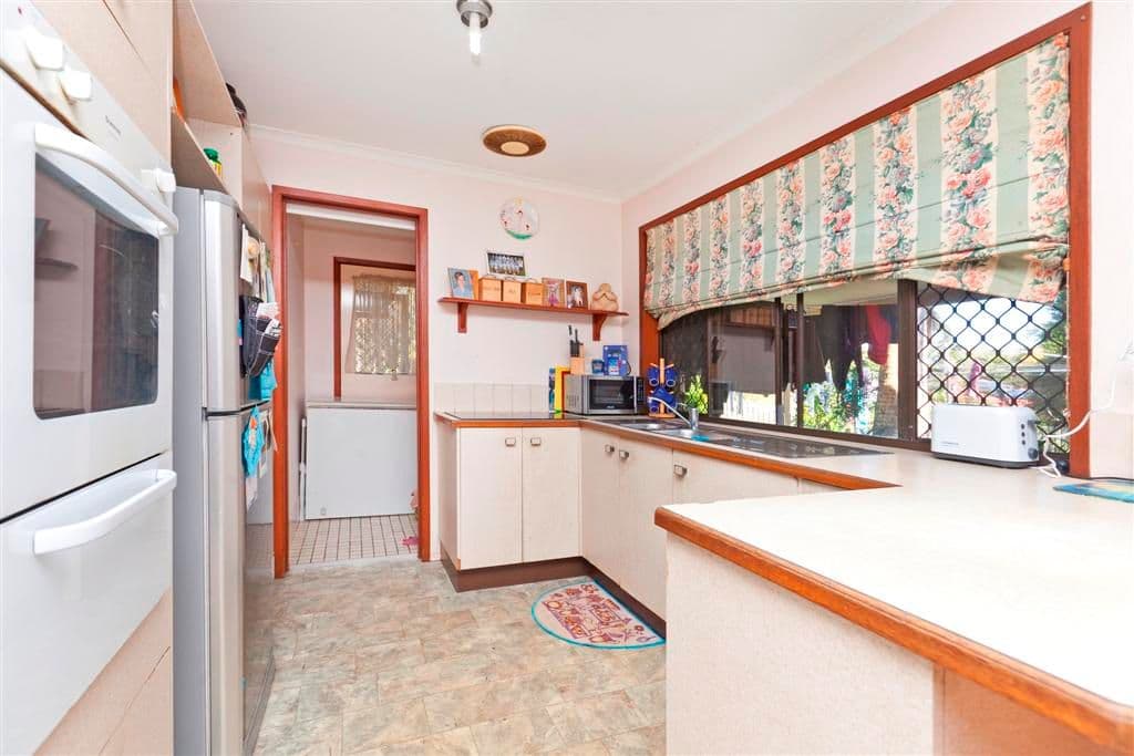 2 Troutbeck Court, ALEXANDRA HILLS QLD 4161, Alexandra Hills - Thumbnail 3