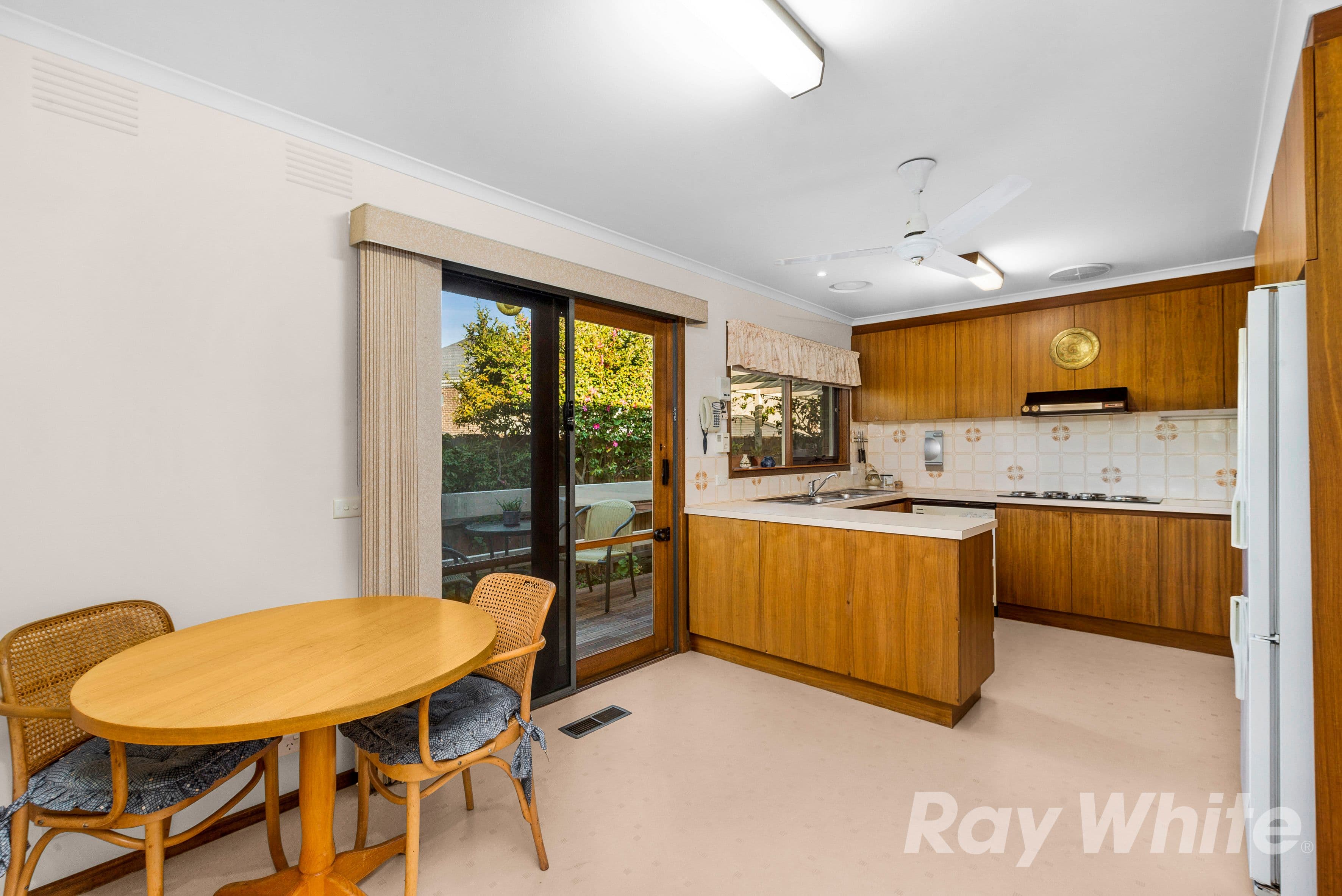 18 Morshead Avenue, Mount Waverley VIC 3149, Mount Waverley - Thumbnail 4