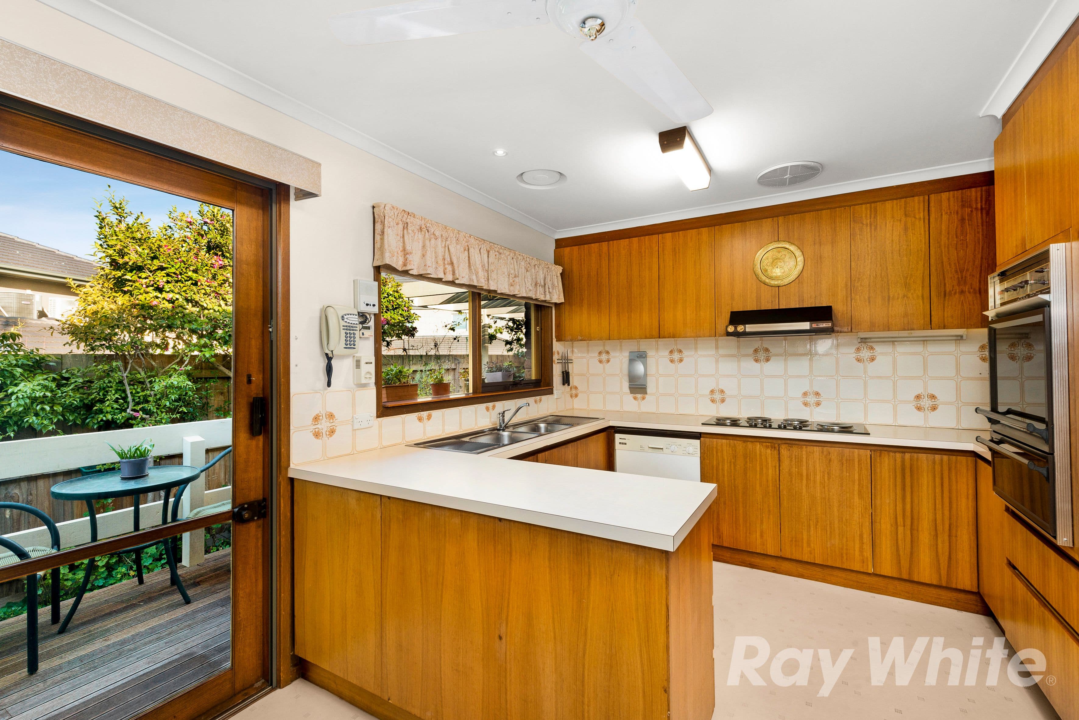 18 Morshead Avenue, Mount Waverley VIC 3149, Mount Waverley - Thumbnail 5