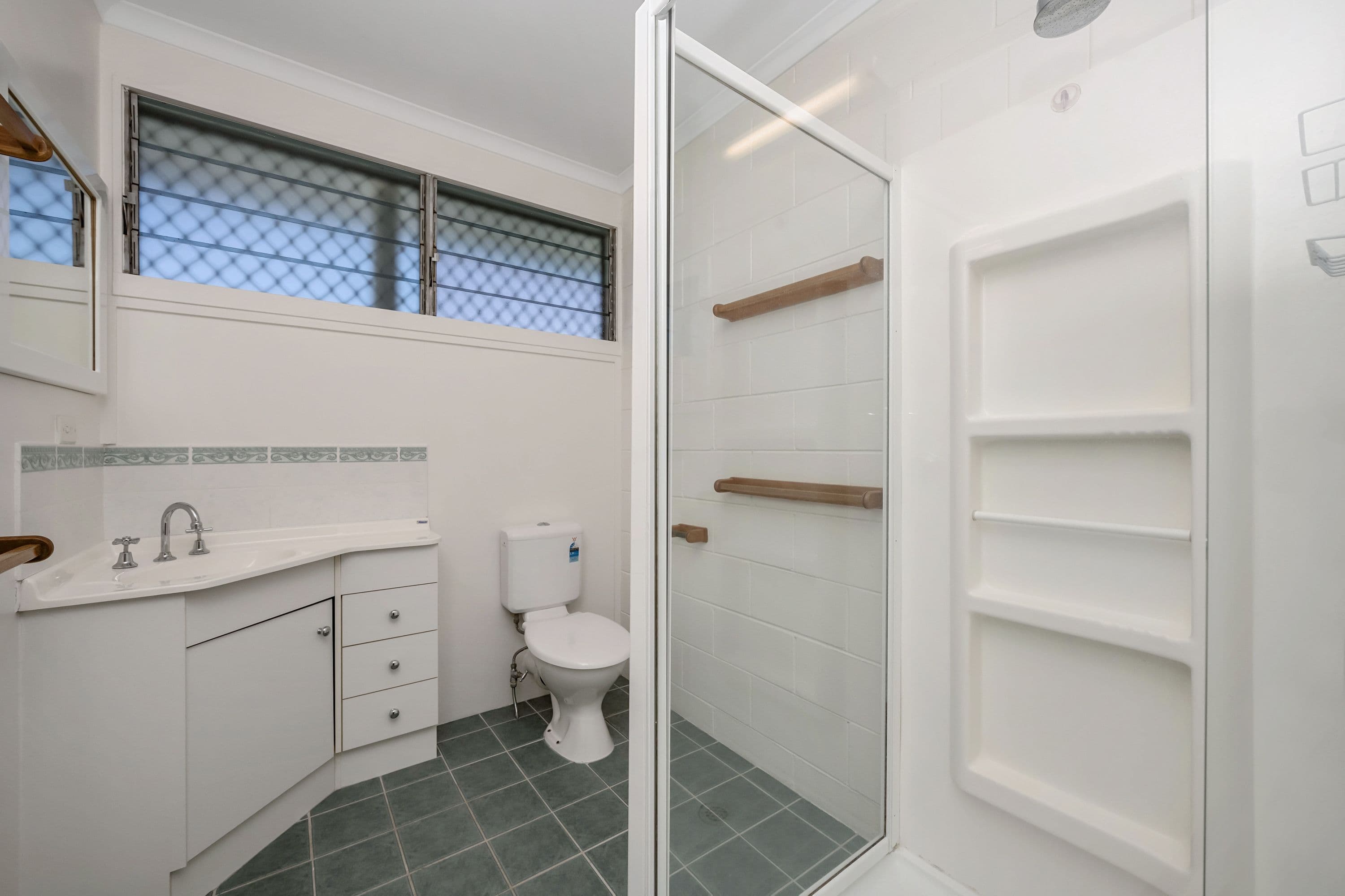 33 Cheyne Street, Pimlico QLD 4812, Pimlico - Thumbnail 5