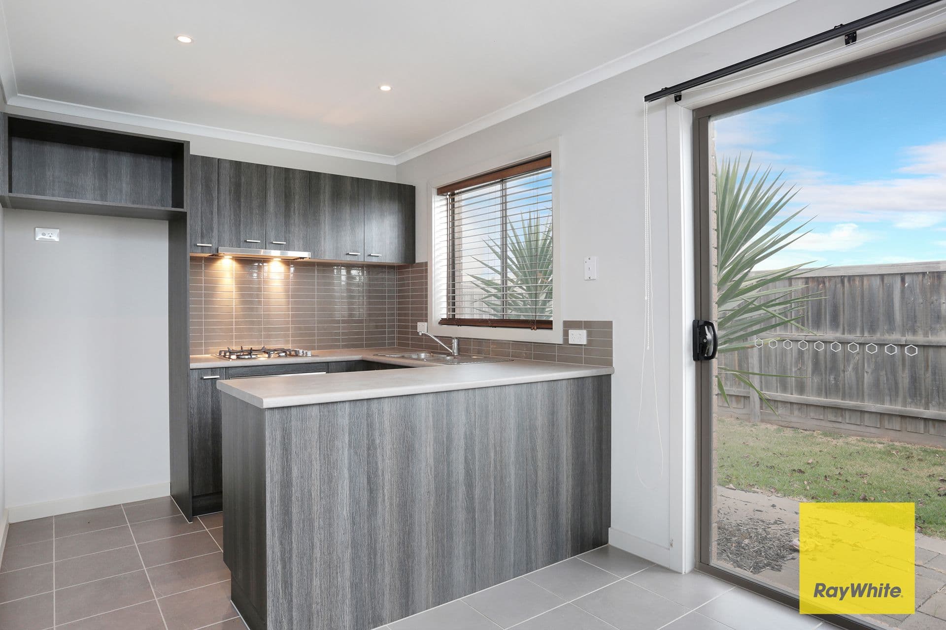 3 Campaspe Way, Point Cook VIC 3030, Point Cook - Thumbnail 2