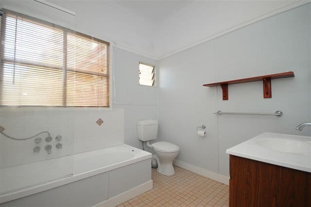 447 Stenner Street, HARRISTOWN QLD 4350, Harristown - Thumbnail 8