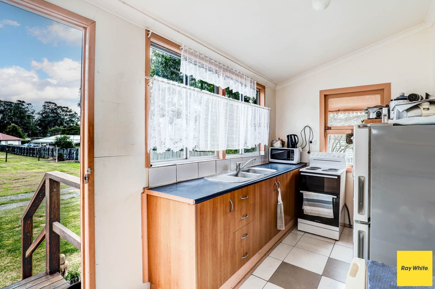 13 Barbour Street, Esk QLD 4312, Esk - Thumbnail 4