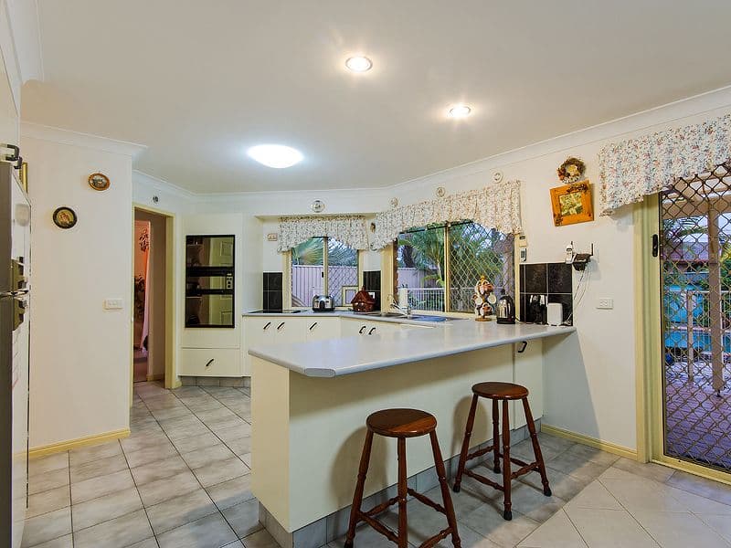 69 Auk Avenue, BURLEIGH WATERS QLD 4220, Burleigh Waters - Thumbnail 2