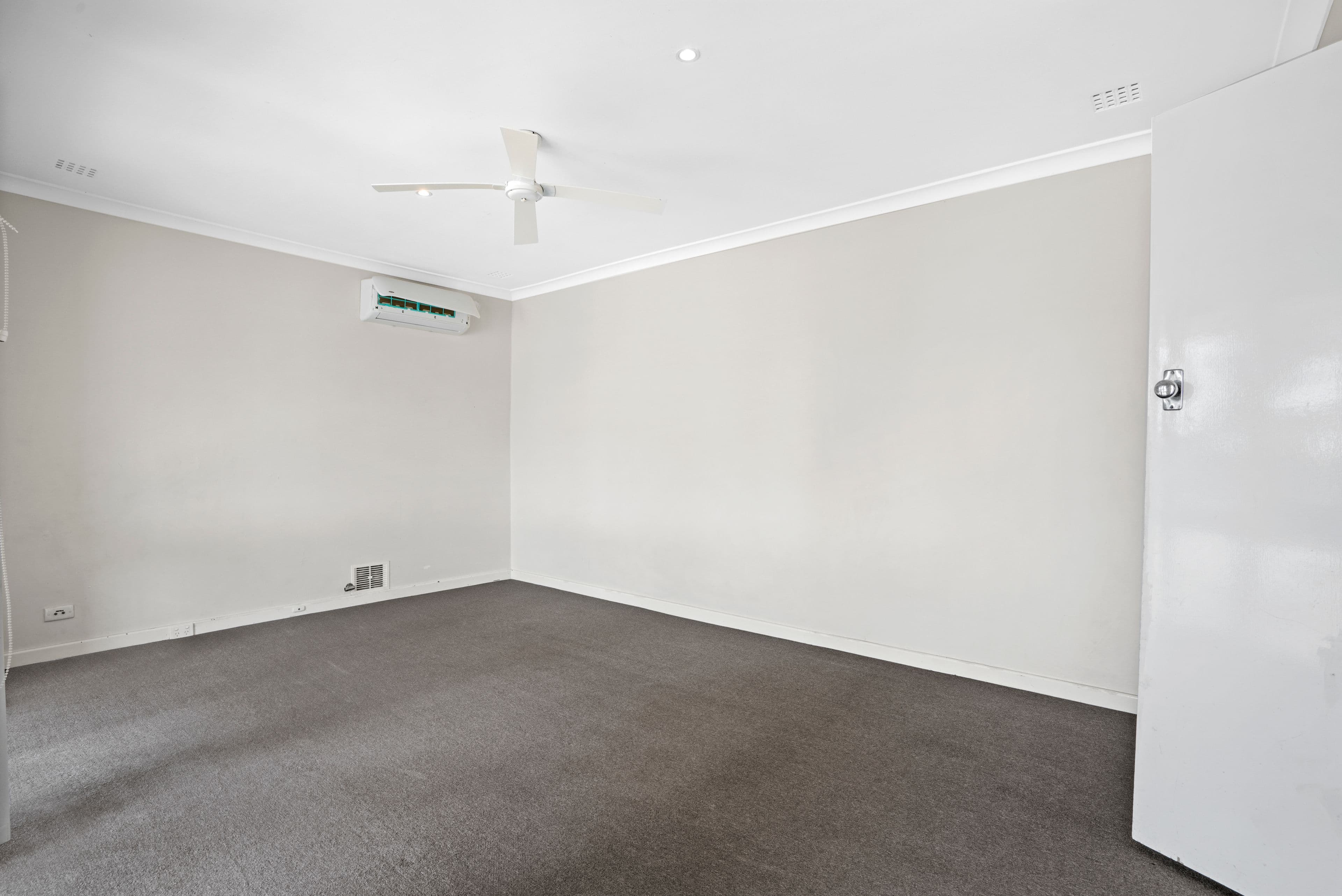 129 Third Avenue, Kelmscott WA 6111, Kelmscott - Thumbnail 5