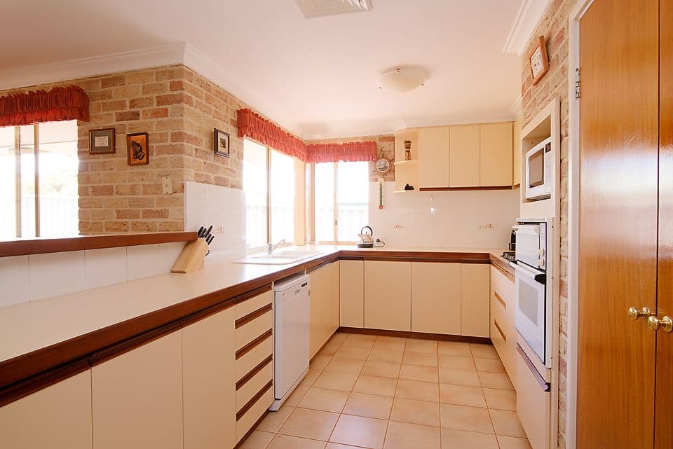 4 Batavia Place, AUSTRALIND WA 6233, Australind - Thumbnail 2