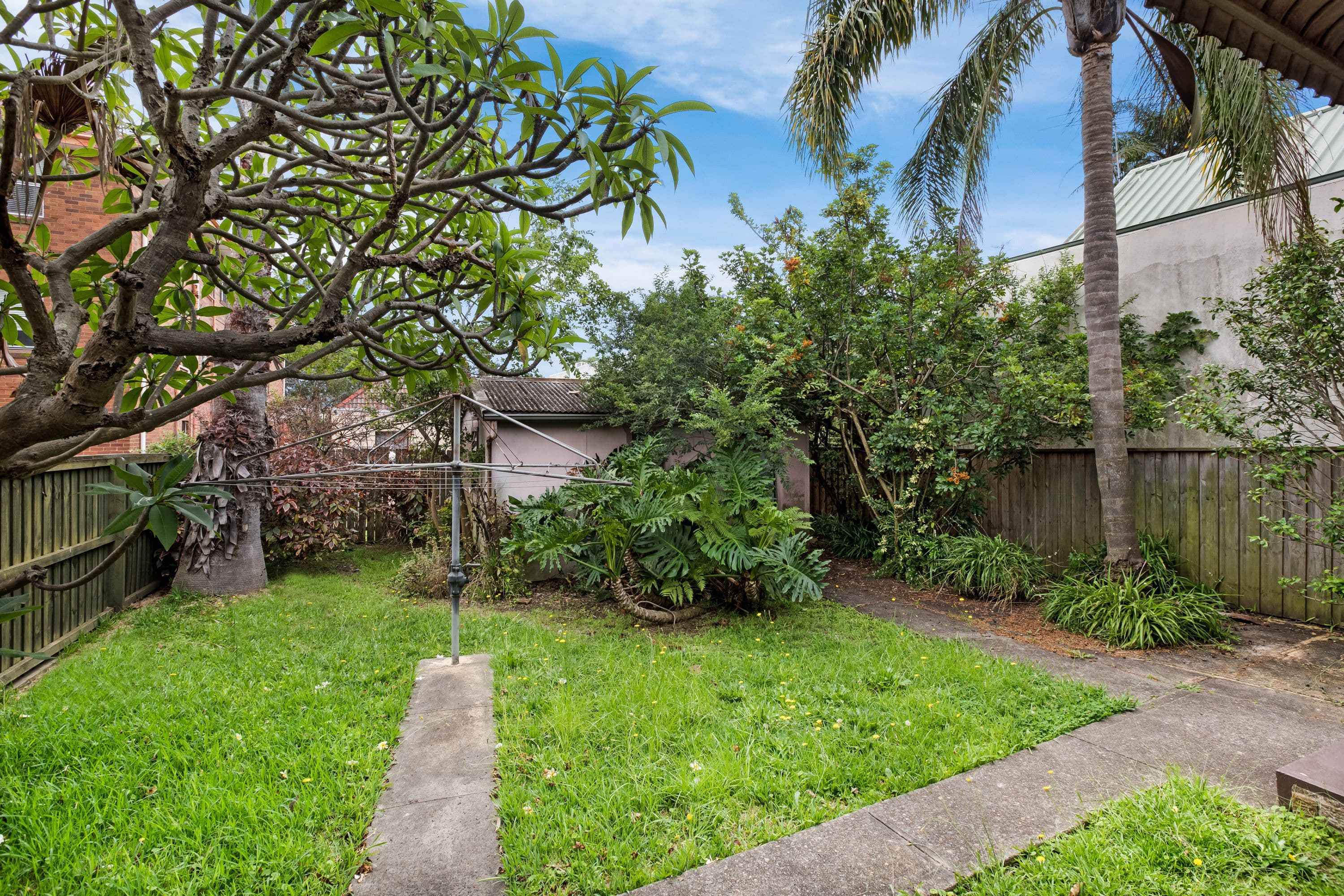 11 Edmund Street, Queens Park - Thumbnail 2
