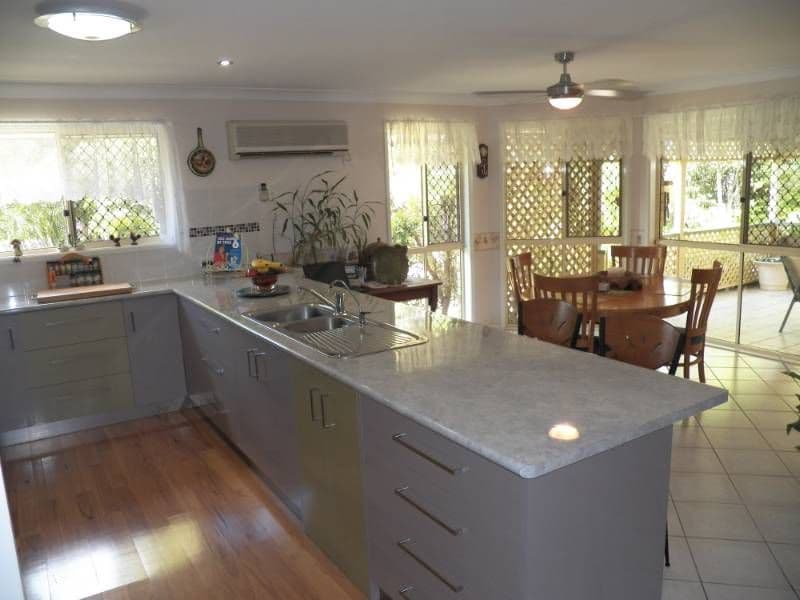 12 Lakeside Place, CLINTON QLD 4680, Clinton - Thumbnail 2
