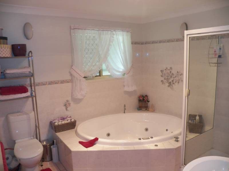 12 Lakeside Place, CLINTON QLD 4680, Clinton - Thumbnail 6