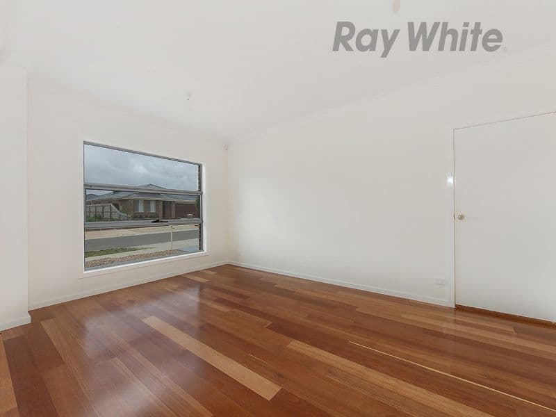 24 Pinnacle Way, Plumpton VIC 3335, Plumpton - Thumbnail 2