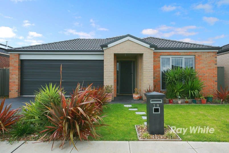 19 Northumbria Street, CRANBOURNE EAST VIC 3977, Cranbourne East - Image 1
