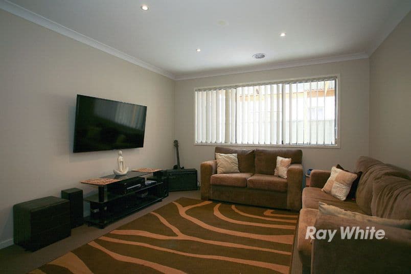 19 Northumbria Street, CRANBOURNE EAST VIC 3977, Cranbourne East - Thumbnail 2