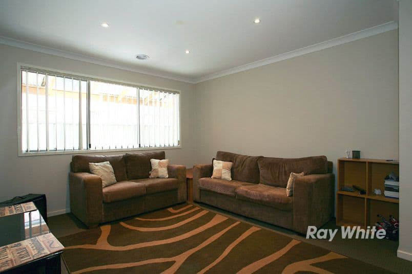 19 Northumbria Street, CRANBOURNE EAST VIC 3977, Cranbourne East - Thumbnail 5