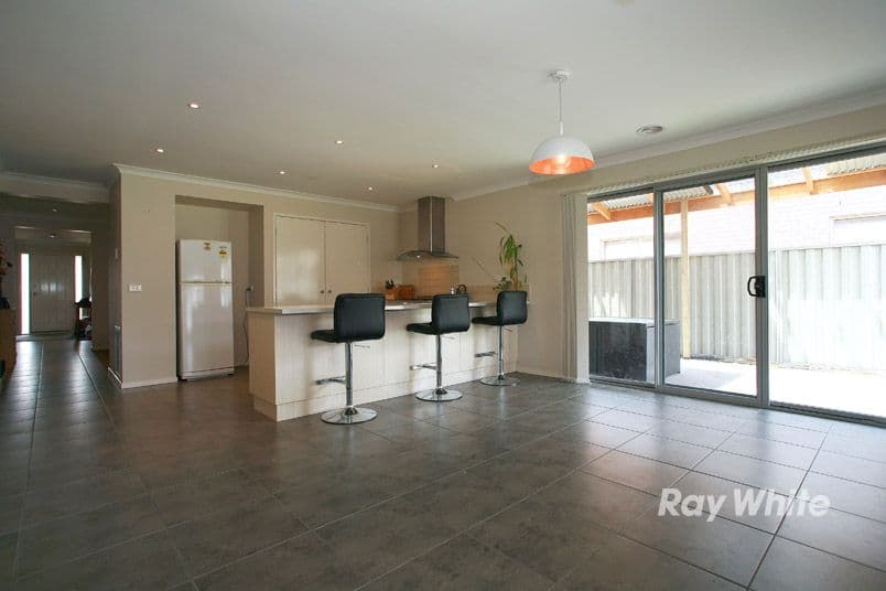 19 Northumbria Street, CRANBOURNE EAST VIC 3977, Cranbourne East - Thumbnail 8