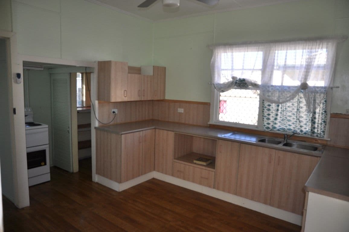 19 Goode Street, NEWTOWN QLD 4350, Newtown - Thumbnail 2