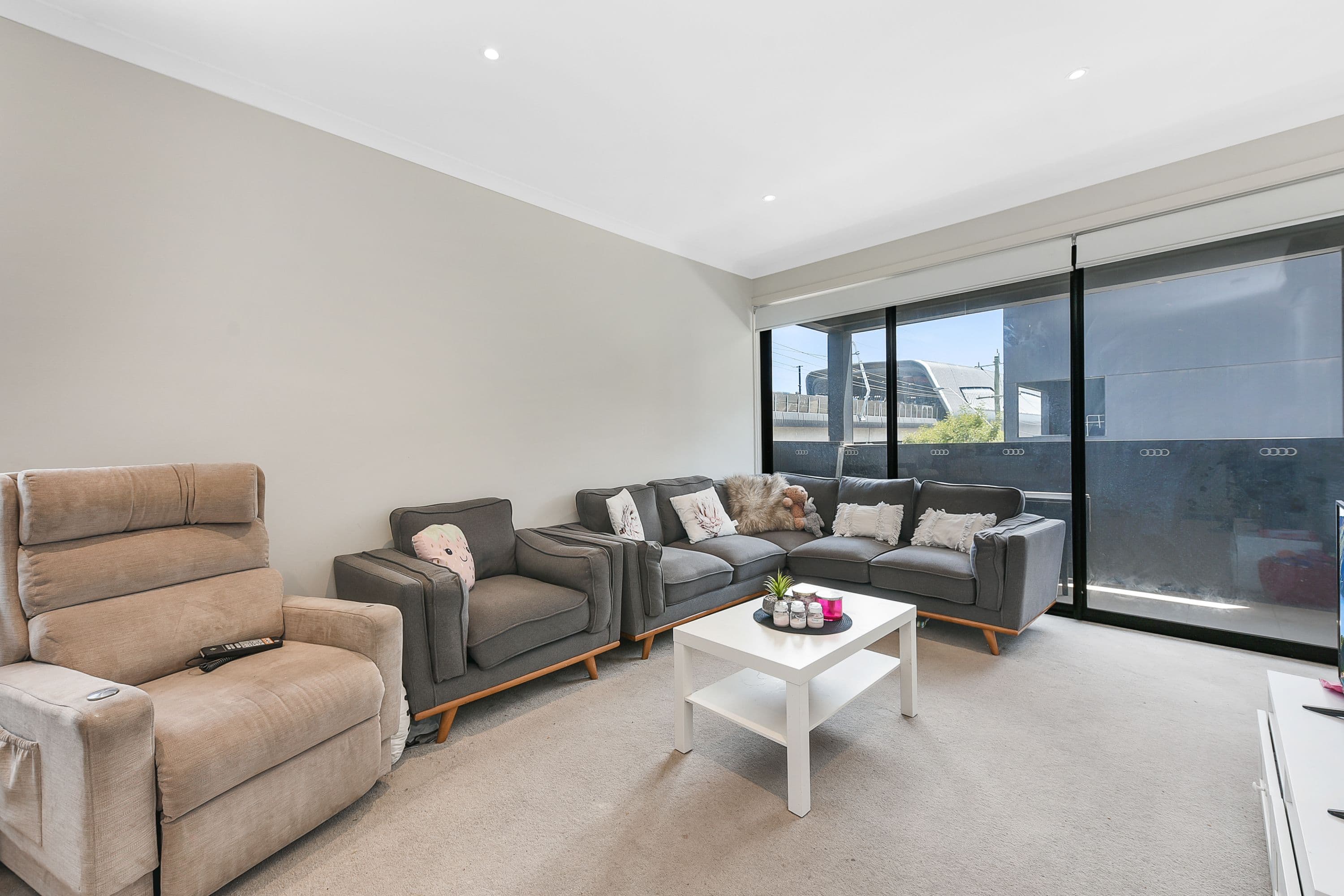 163 Carinish Road, Clayton VIC 3168, Clayton - Thumbnail 2
