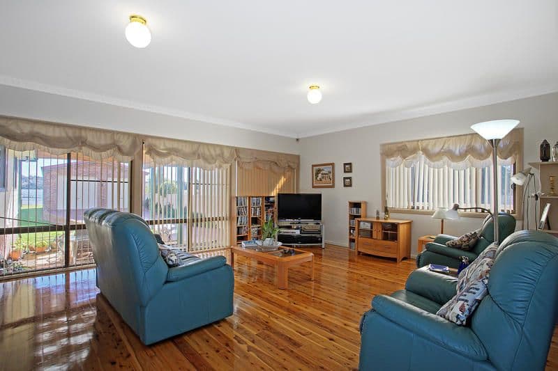 12 Lakeview Parade, PRIMBEE NSW 2502, Primbee - Thumbnail 2
