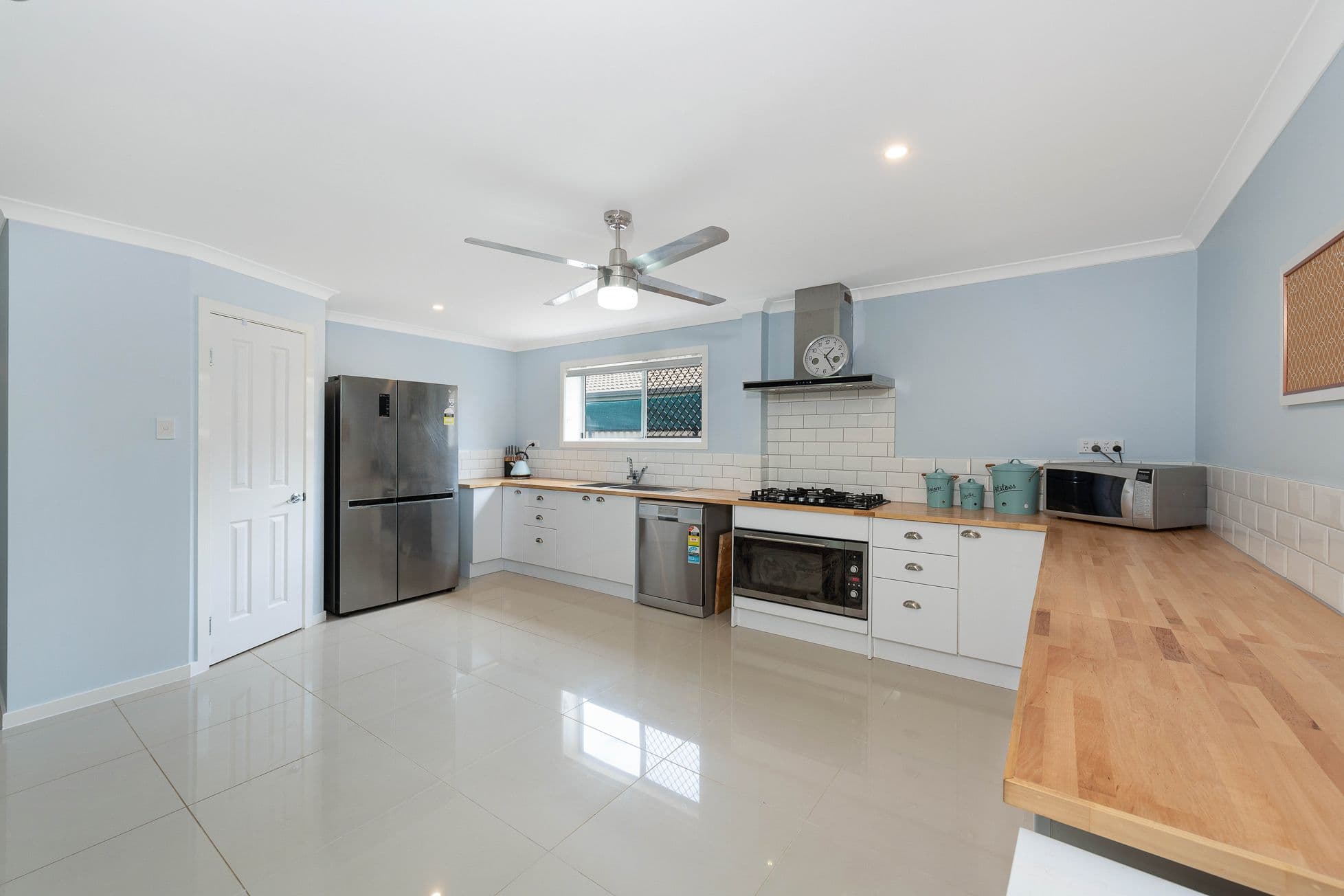 8 Ohlaf Street, Moore Park Beach QLD 4670, Moore Park Beach - Thumbnail 4