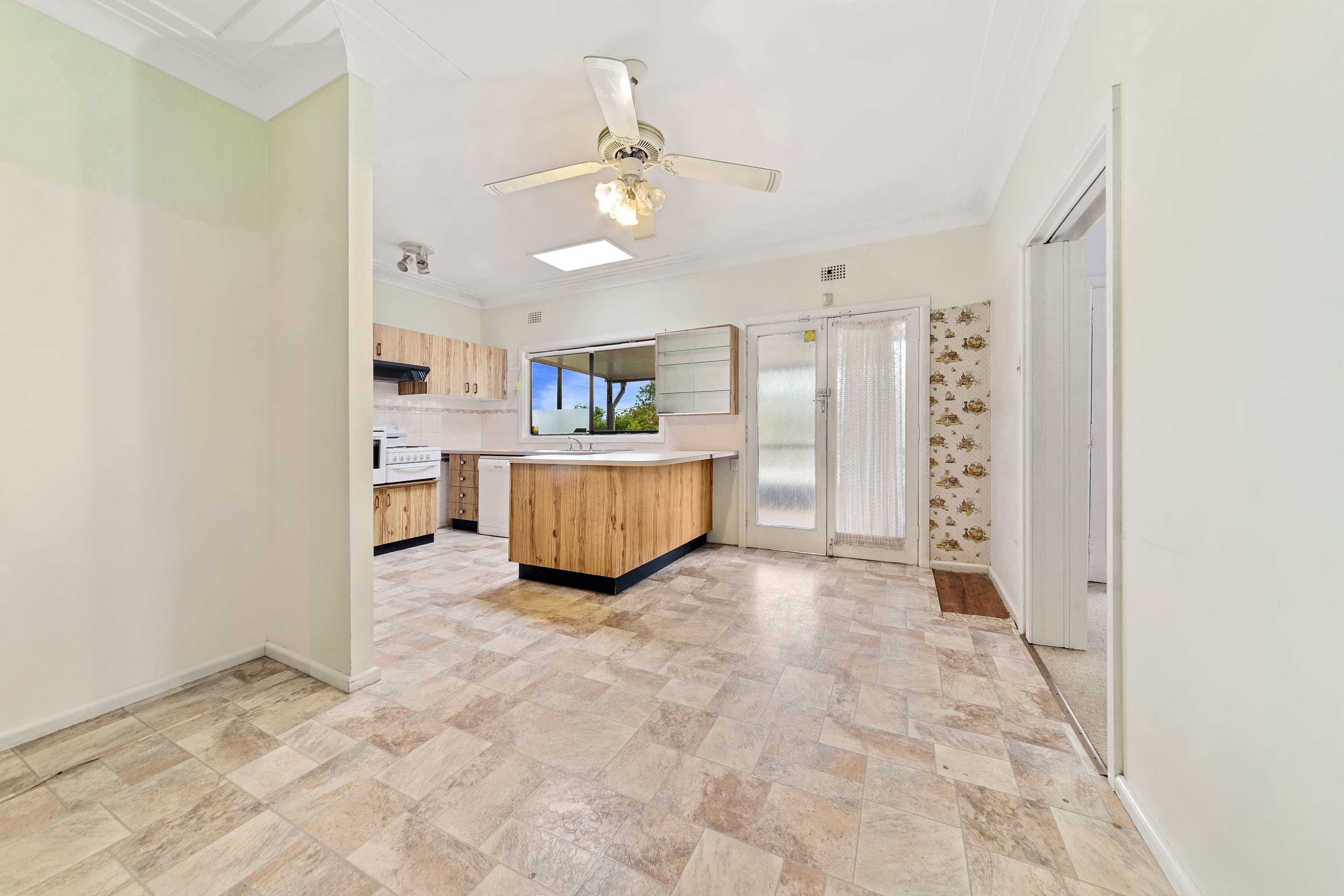 21 Diamond Head Drive, Budgewoi NSW 2262, Budgewoi - Thumbnail 2