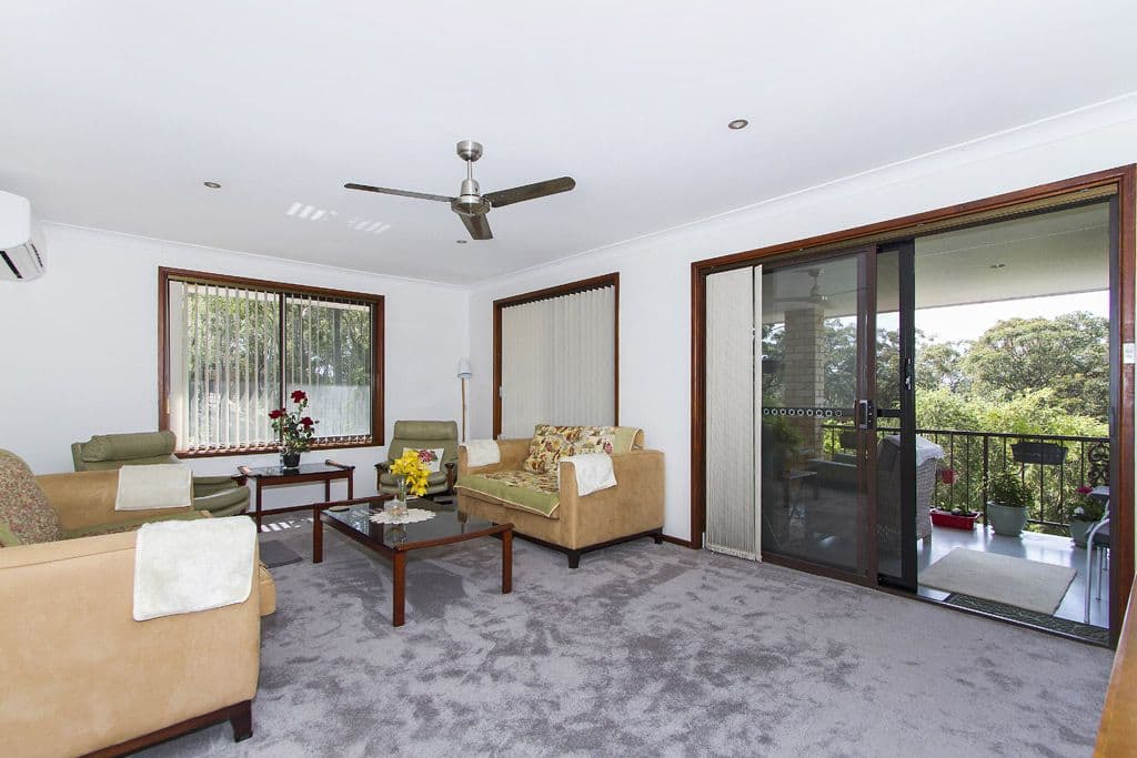 9 Tallarook Close, Toronto - Thumbnail 2