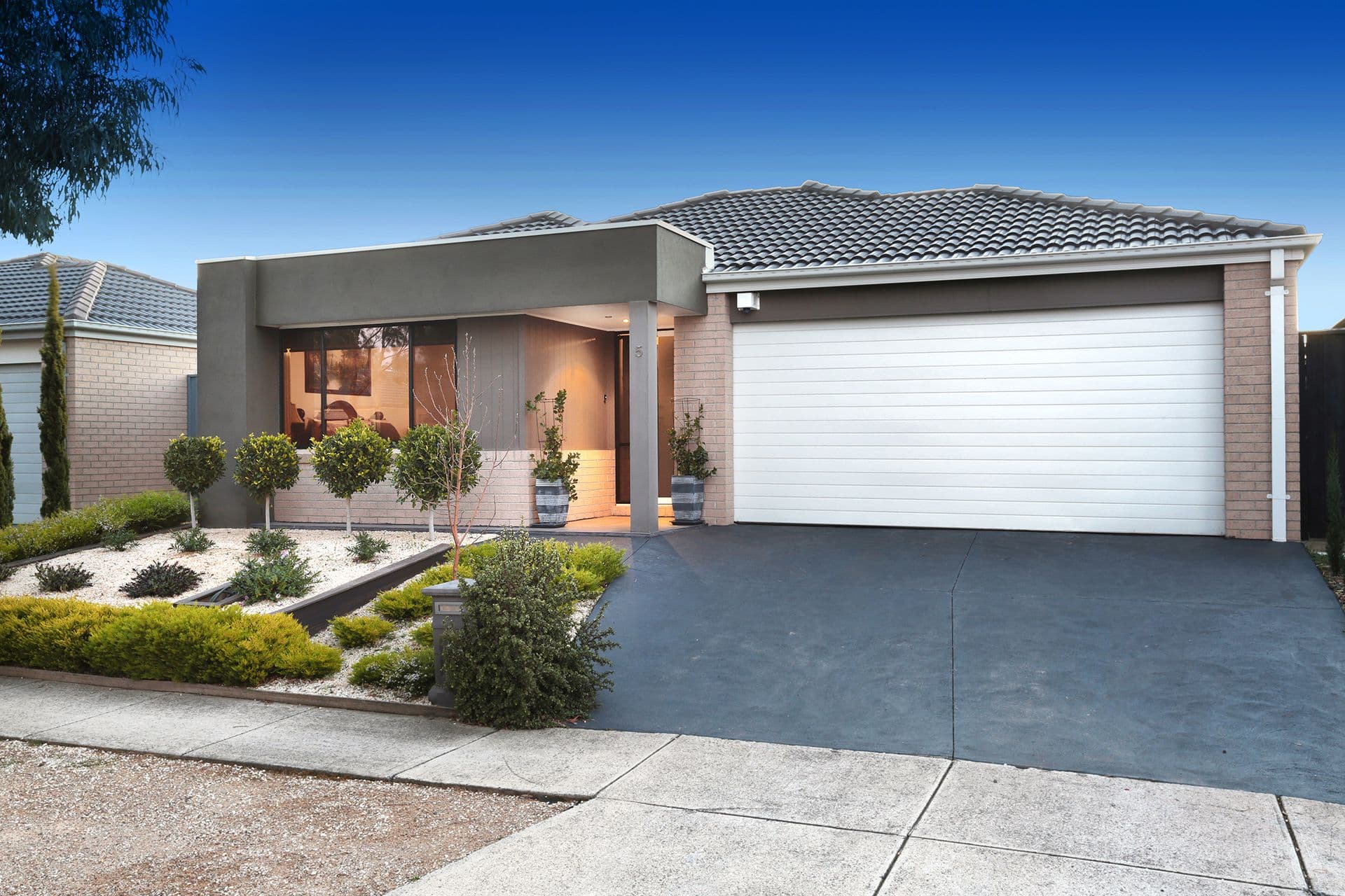 5 Tamborine Avenue, Point Cook VIC 3030, Point Cook - Thumbnail 2